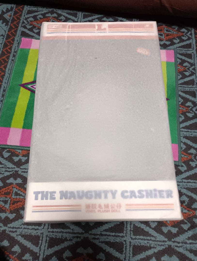 POPMART　ラブブ　The Naughty Cashier ぬいぐるみ
