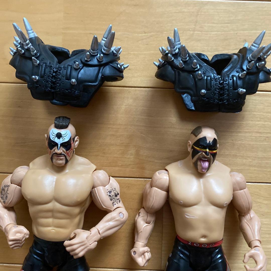 WWE ロードウォリアーズ　プロレスフィギュア 2体セット 凶器椅子付き