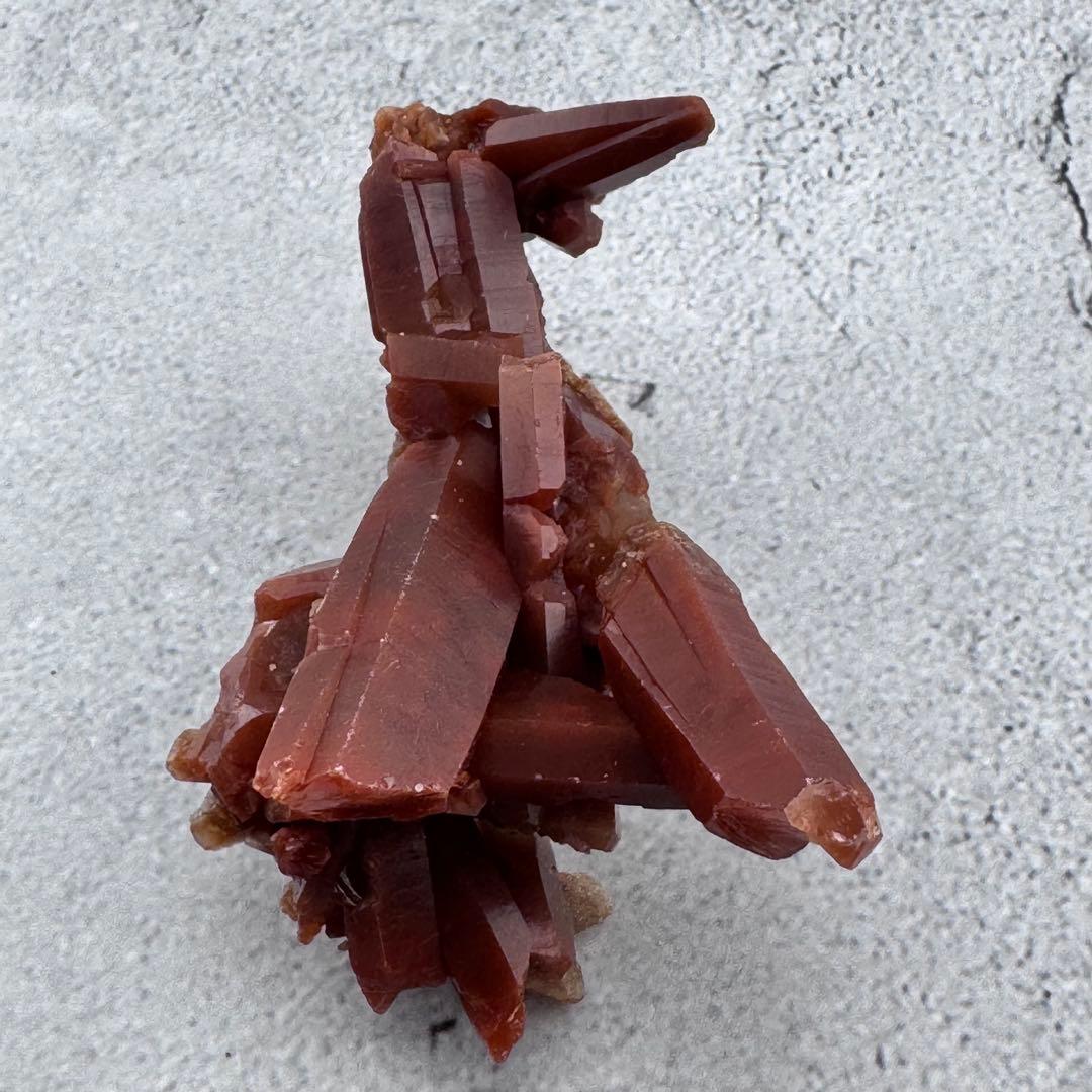 G-60マダガスカル産 赤水晶 クラスター 天然石　レッドクォーツ 希少原石
