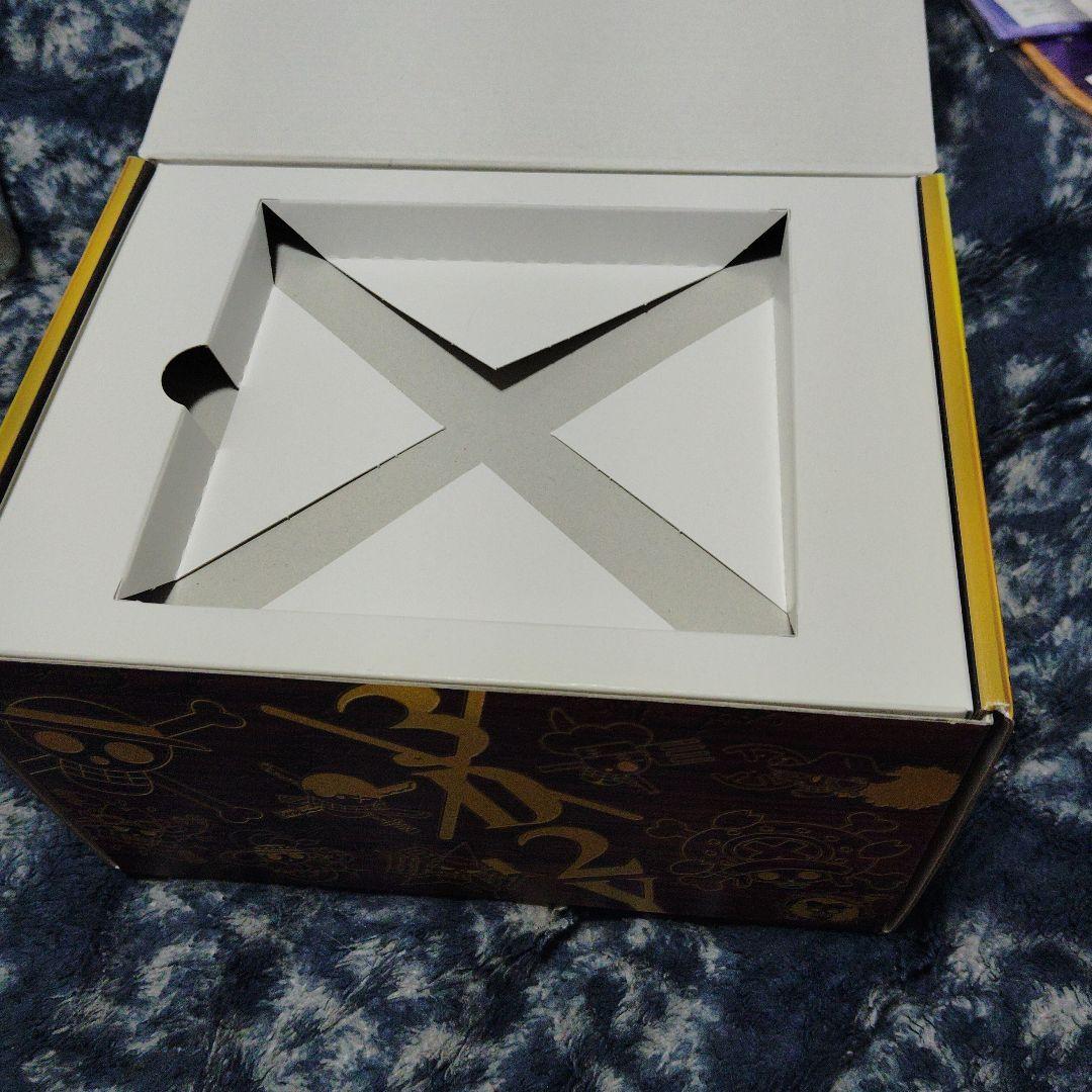 限定　フィギュア　ONE PIECE GIGANT TREASURE BOX