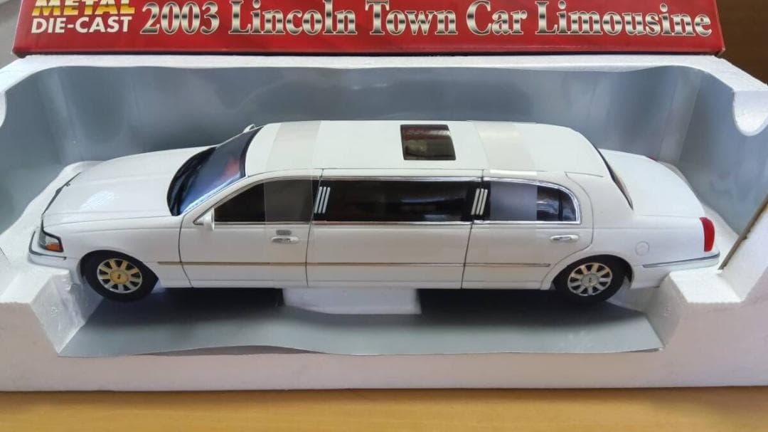 1/18 2003 希少な後期 リンカーン タウンカー リムジン LIMO