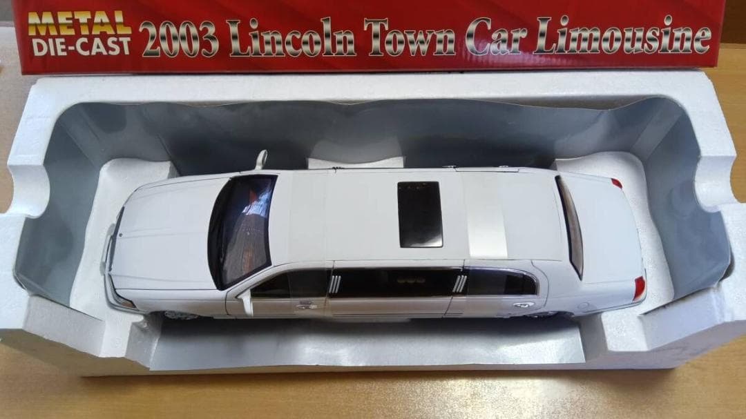 1/18 2003 希少な後期 リンカーン タウンカー リムジン LIMO