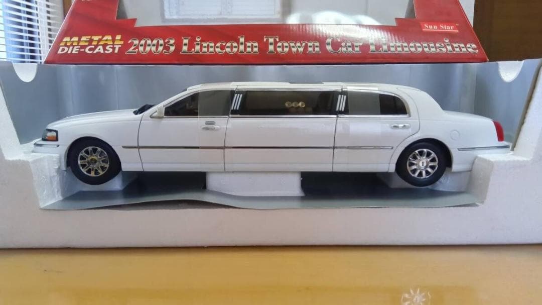 1/18 2003 希少な後期 リンカーン タウンカー リムジン LIMO