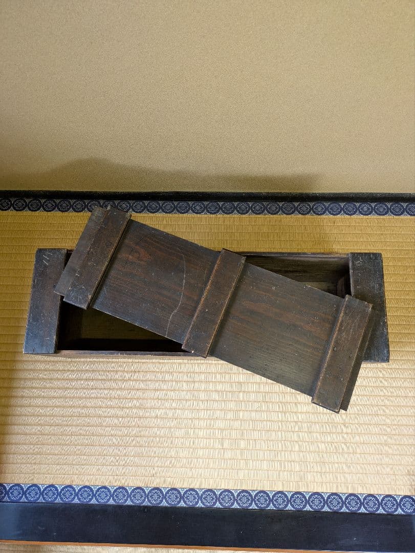 大工工具箱　骨董　木箱　おもちゃ箱　収納箱　蓋付き【明治アンティーク】