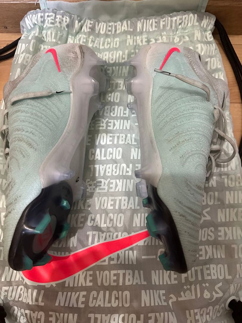 Nike サッカースパイク phantomGX