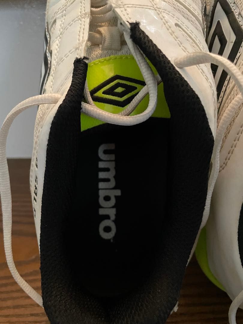リーガサラ プロ エナメル　【UMBRO|アンブロ】　25センチ