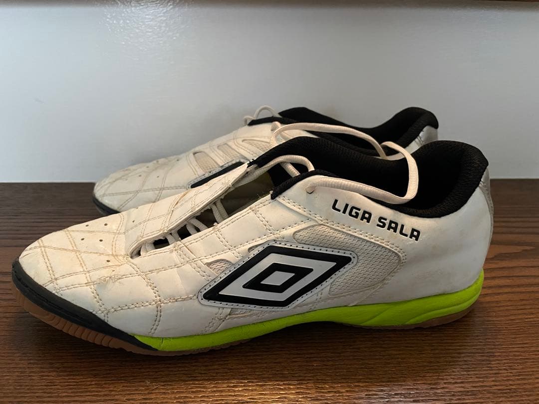 リーガサラ プロ エナメル　【UMBRO|アンブロ】　25センチ