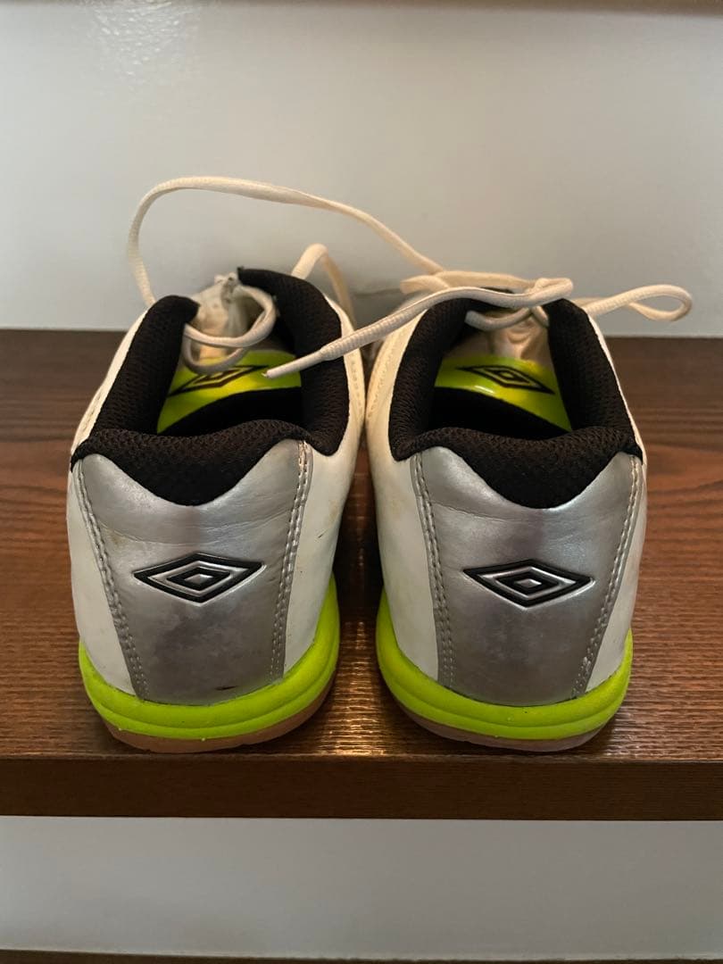 リーガサラ プロ エナメル　【UMBRO|アンブロ】　25センチ