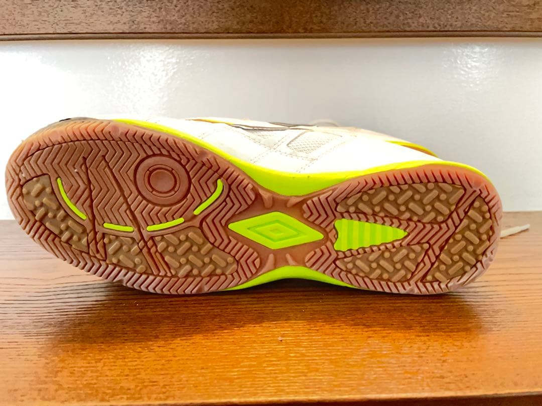 リーガサラ プロ エナメル　【UMBRO|アンブロ】　25センチ