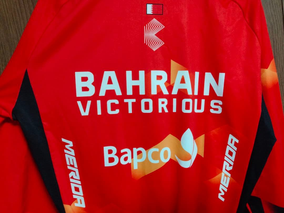 ナリーニ Bahrain Victorious l/s jsy 赤 紙タグ付き