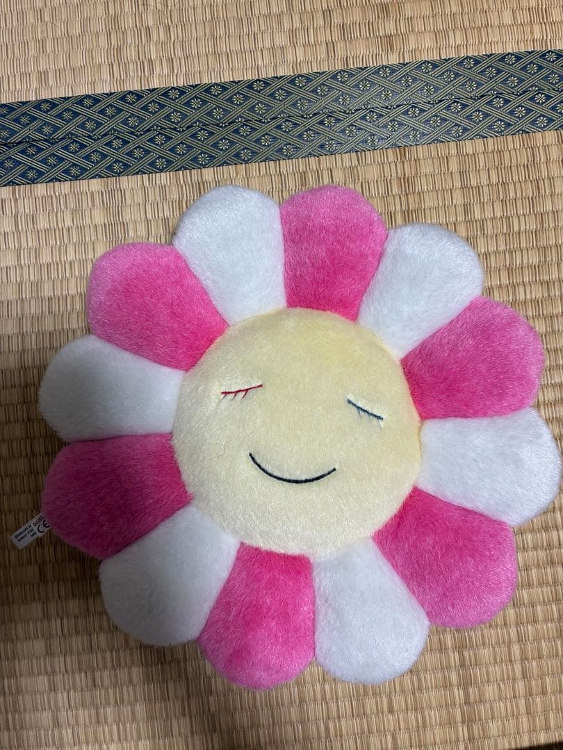 村上隆デザイン　花型クッション