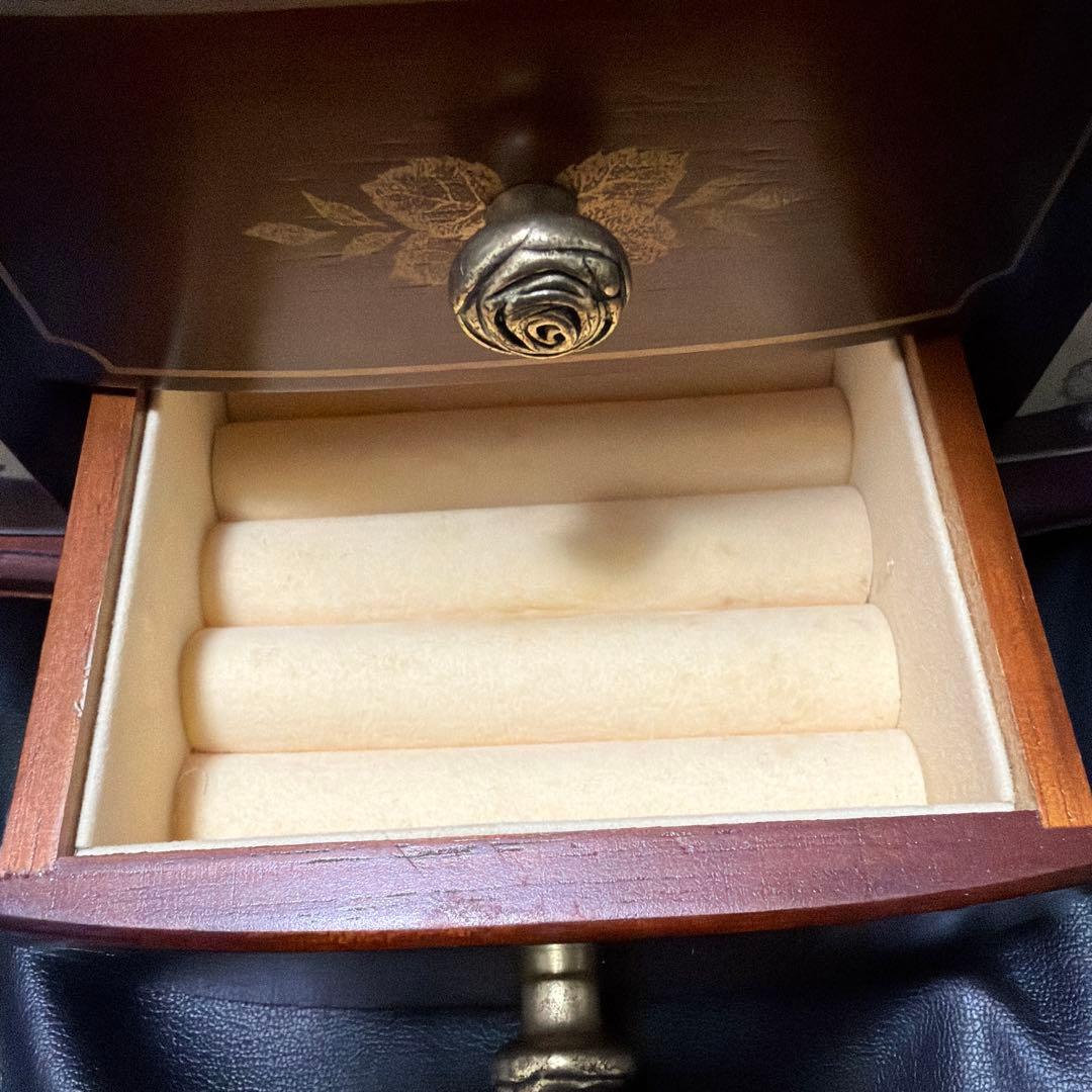 アンティーク木製フラワーモチーフのアクセサリーケース