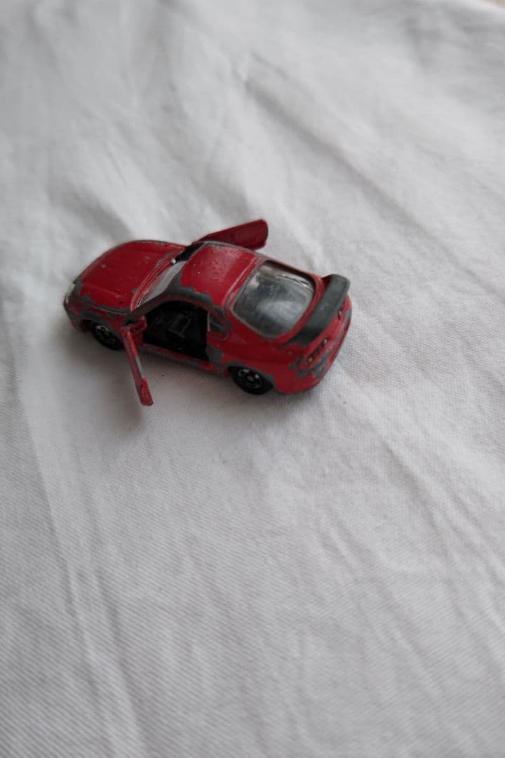 トミカ 赤いスポーツカー ミニカー