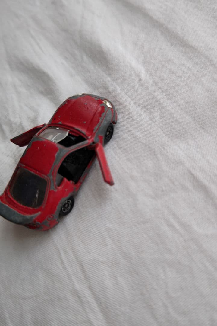 トミカ 赤いスポーツカー ミニカー
