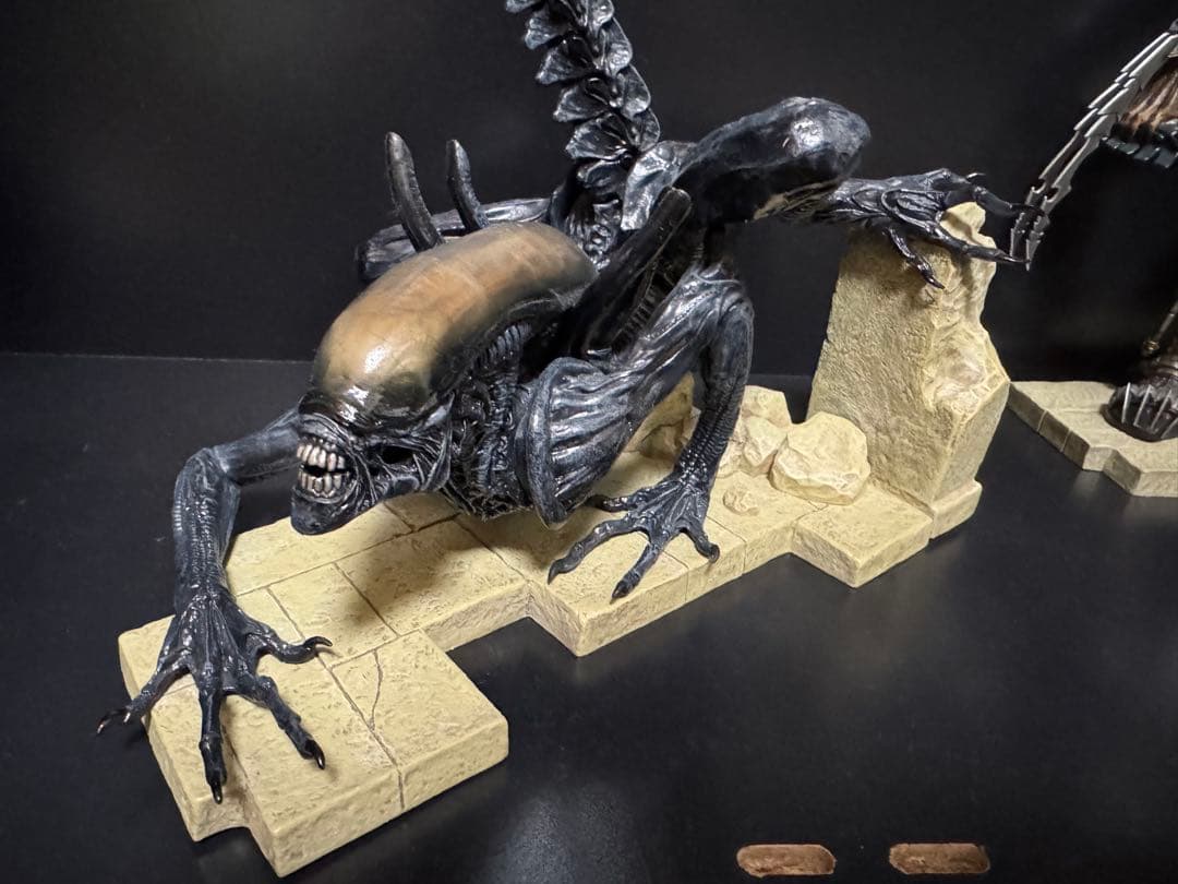 コトブキヤ/エイリアンvsプレデター1/6スケール塗装済組み立てキット2体セット