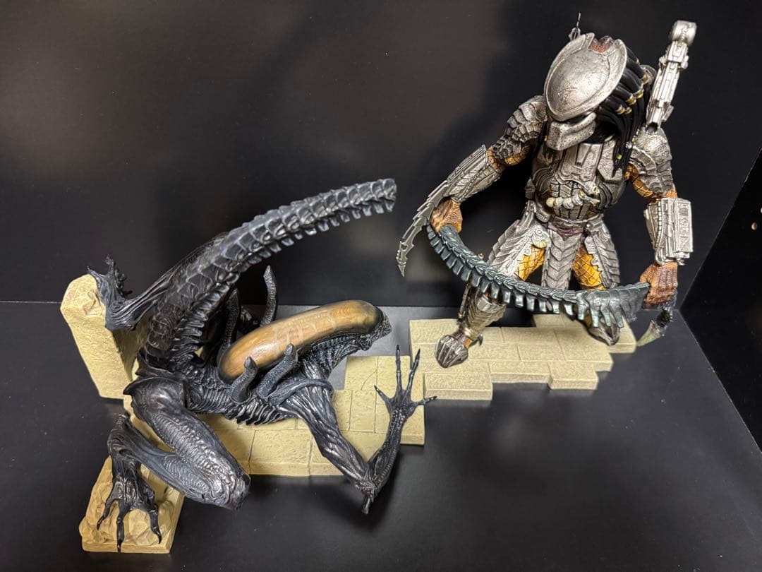 コトブキヤ/エイリアンvsプレデター1/6スケール塗装済組み立てキット2体セット
