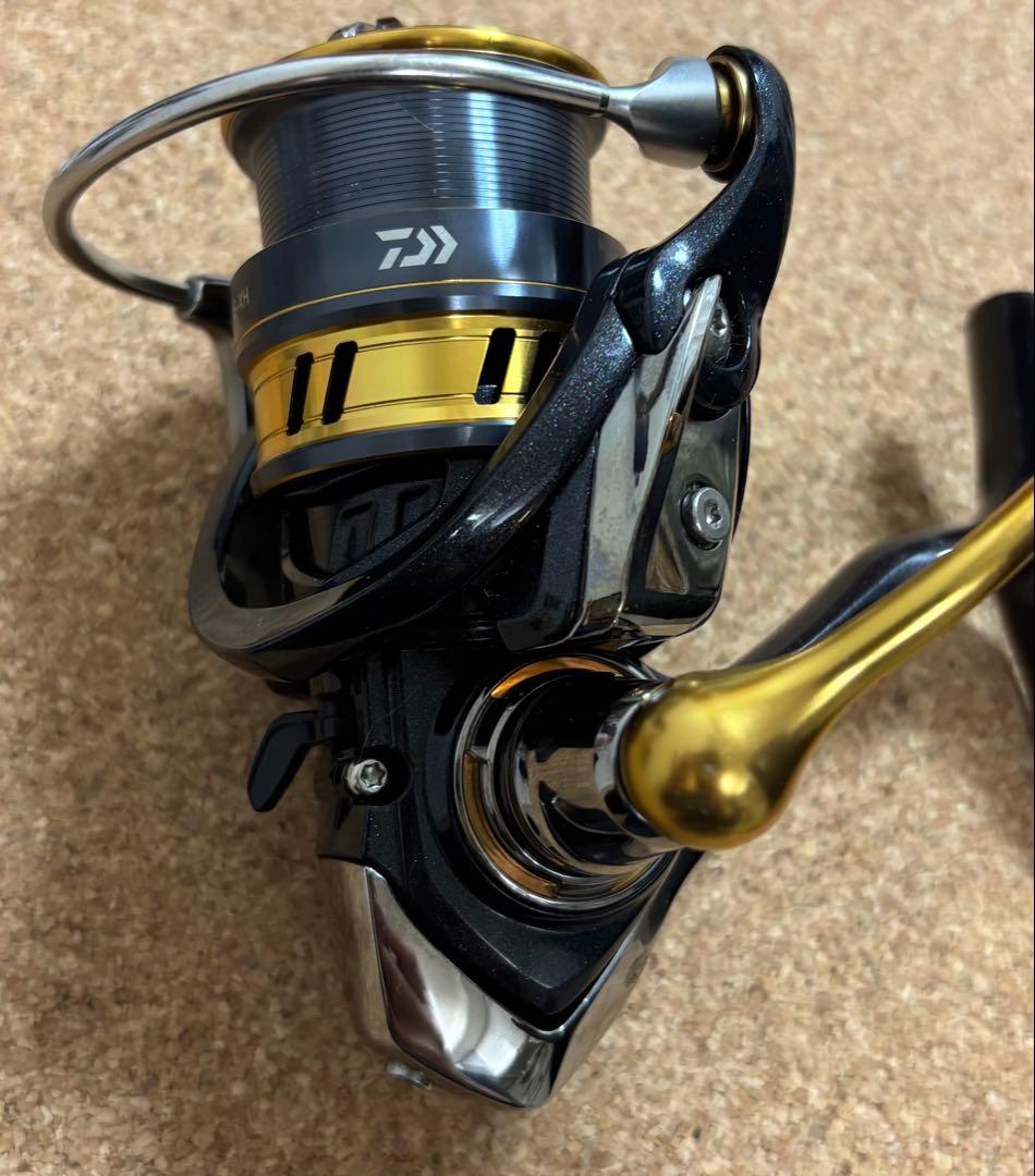 （美品）【DAIWA】18 LEGALIS レガリス LT2000S-XH
