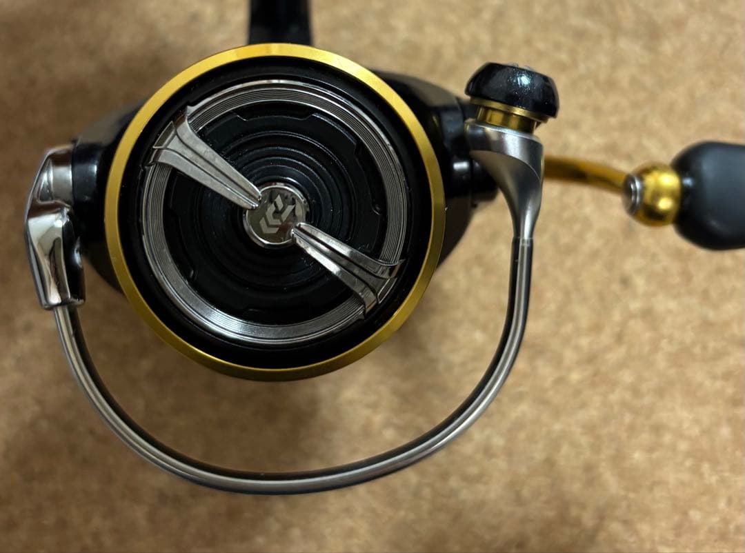 （美品）【DAIWA】18 LEGALIS レガリス LT2000S-XH