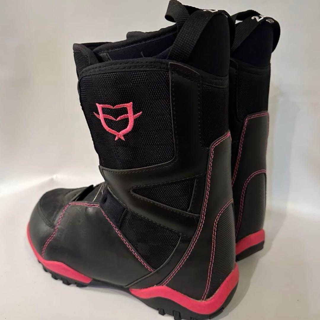 スノーボードブーツ(女性用) 黒とピンク