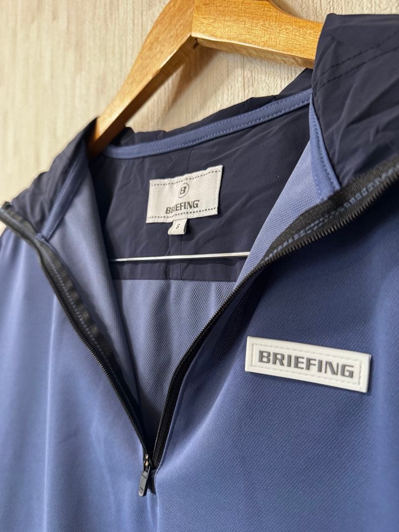 BRIEFING フード付きネイビーシャツ