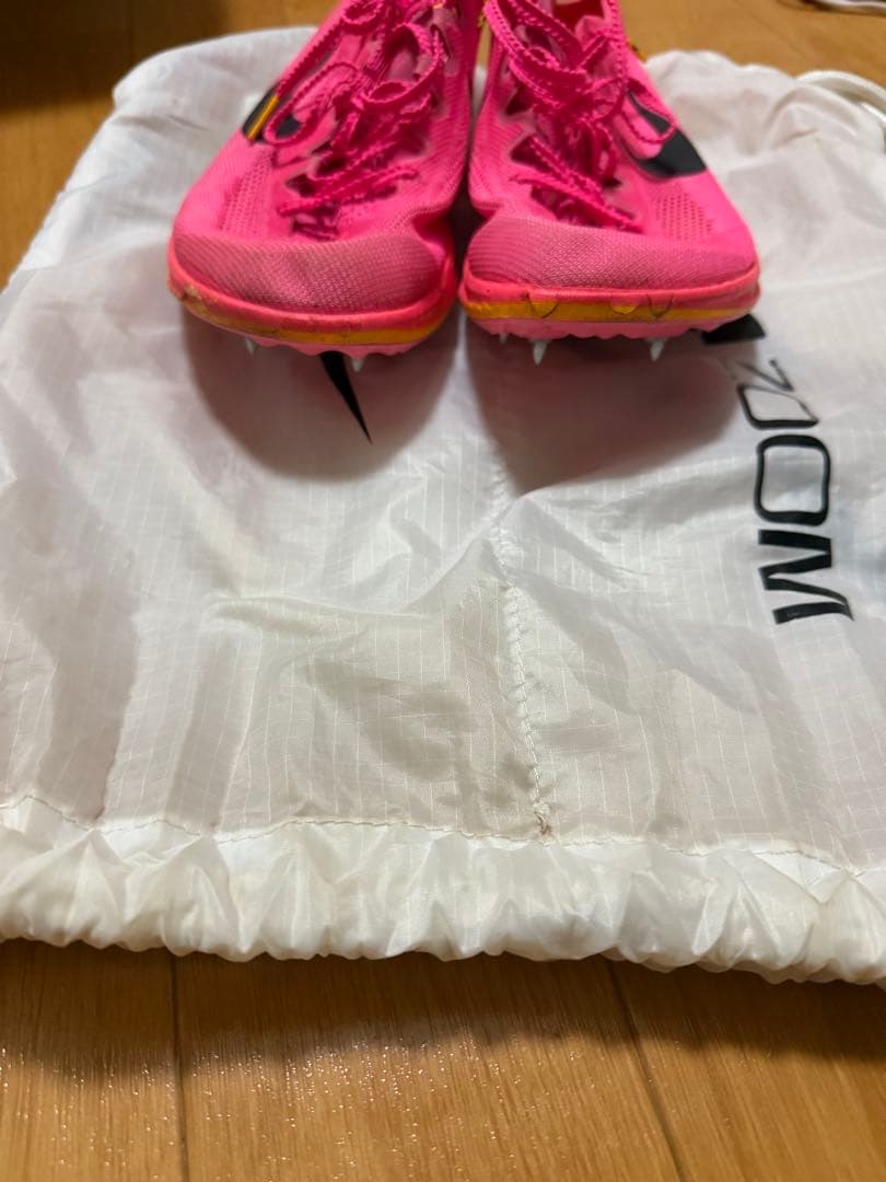 Nike ピンクスパイクシューズ 収納袋付き