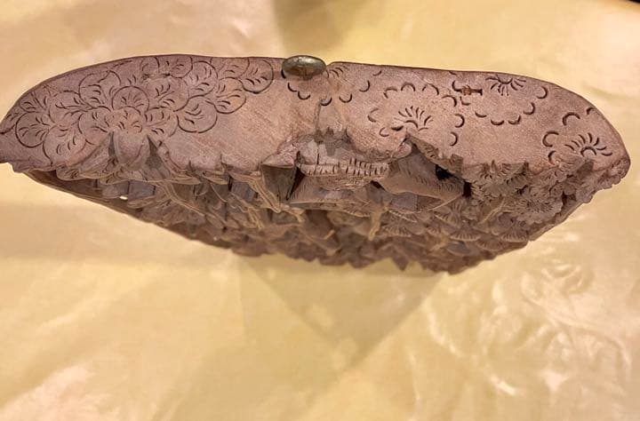 インドネシアの木彫りのレリーフ