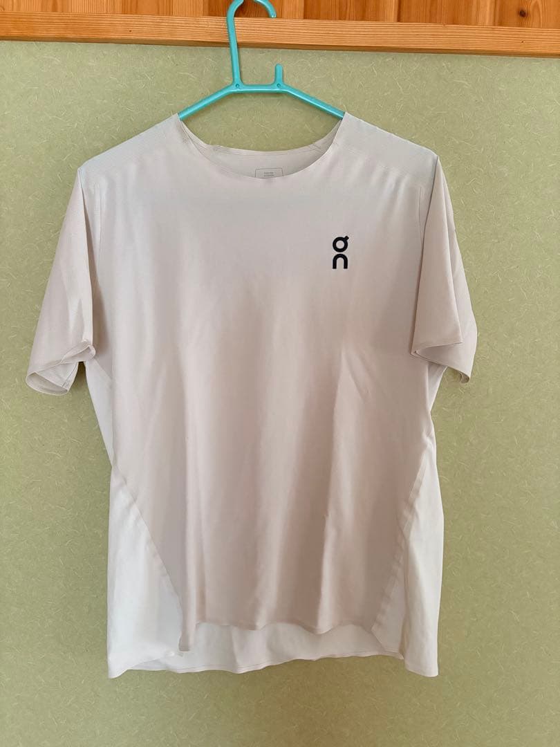 On on ランニングウェア　トレーニング　Tシャツ　2枚セット　サイズS 美品