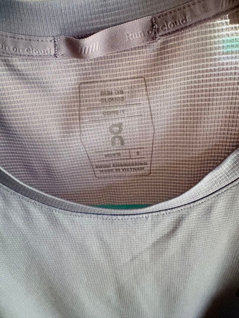 On on ランニングウェア　トレーニング　Tシャツ　2枚セット　サイズS 美品