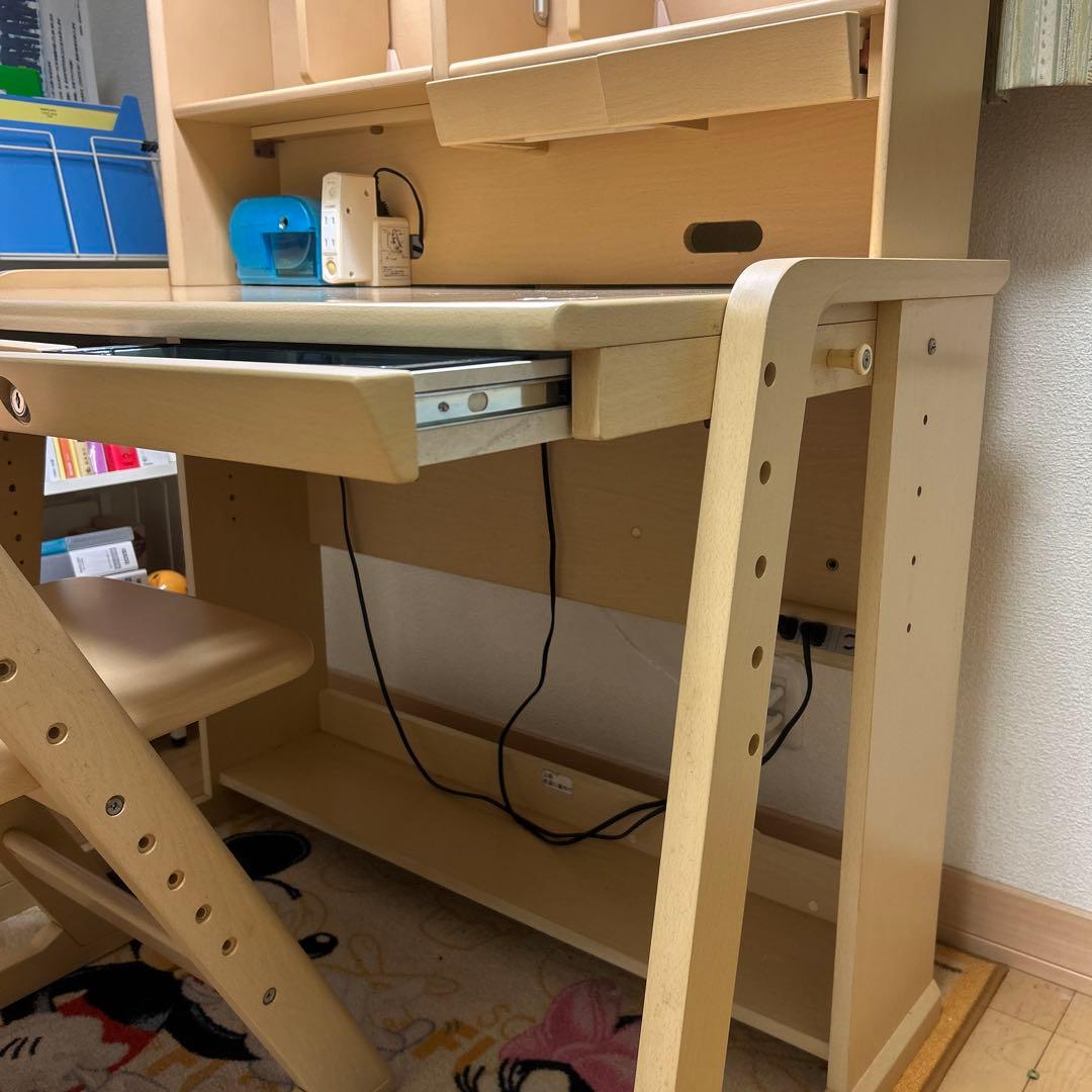 大幅値下げ新一年生に！綺麗な学習机セット人気オカモト学習机椅子ライト付き⭐︎宮崎県