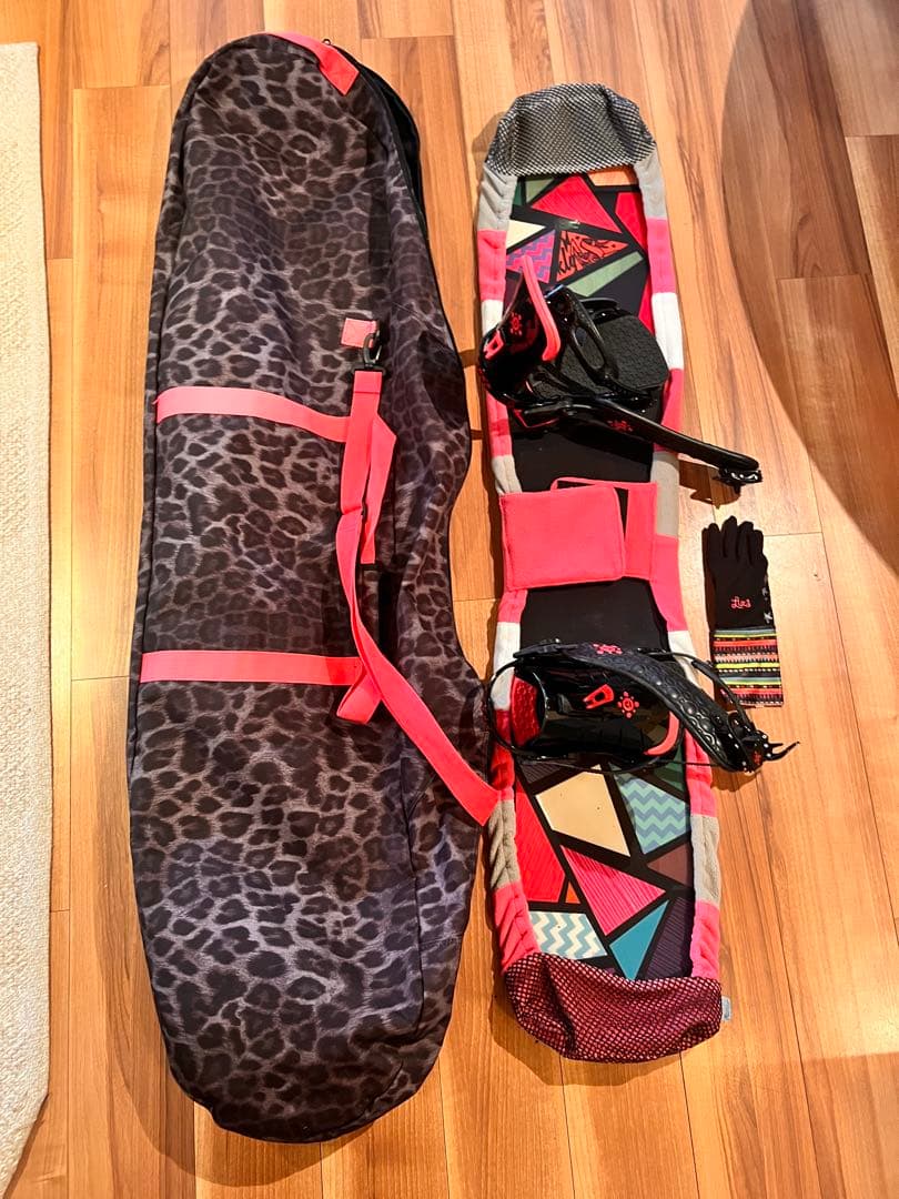 【送料込】SALOMONスノーボードとバッグ、ビンディンググローブセット