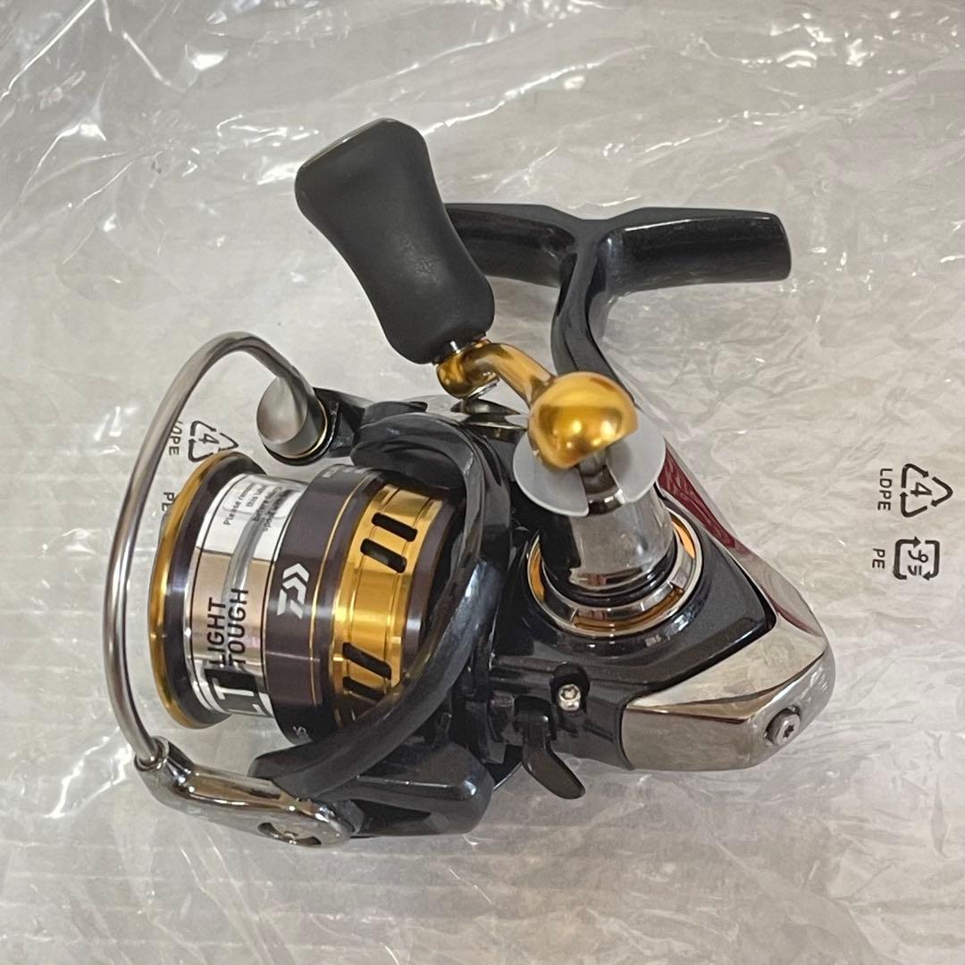新品 ダイワ 18 レガリス LT 2000S LEGALIS スピニングリール