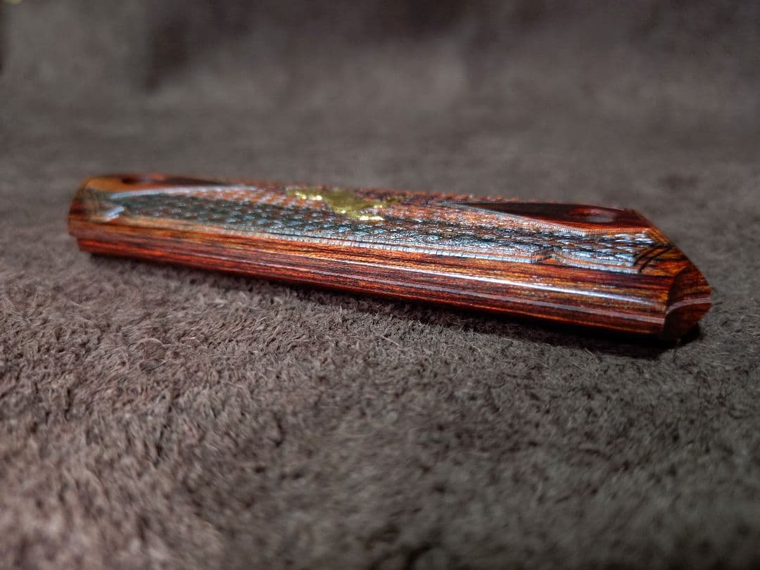 コルトガバメント　木製グリップ　アルタモント