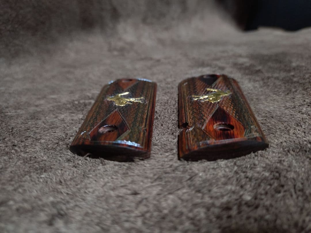 コルトガバメント　木製グリップ　アルタモント