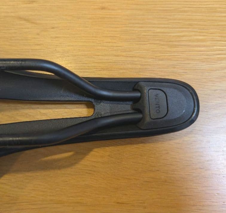 fizik VENTO ANTARES R5 サドル 黒