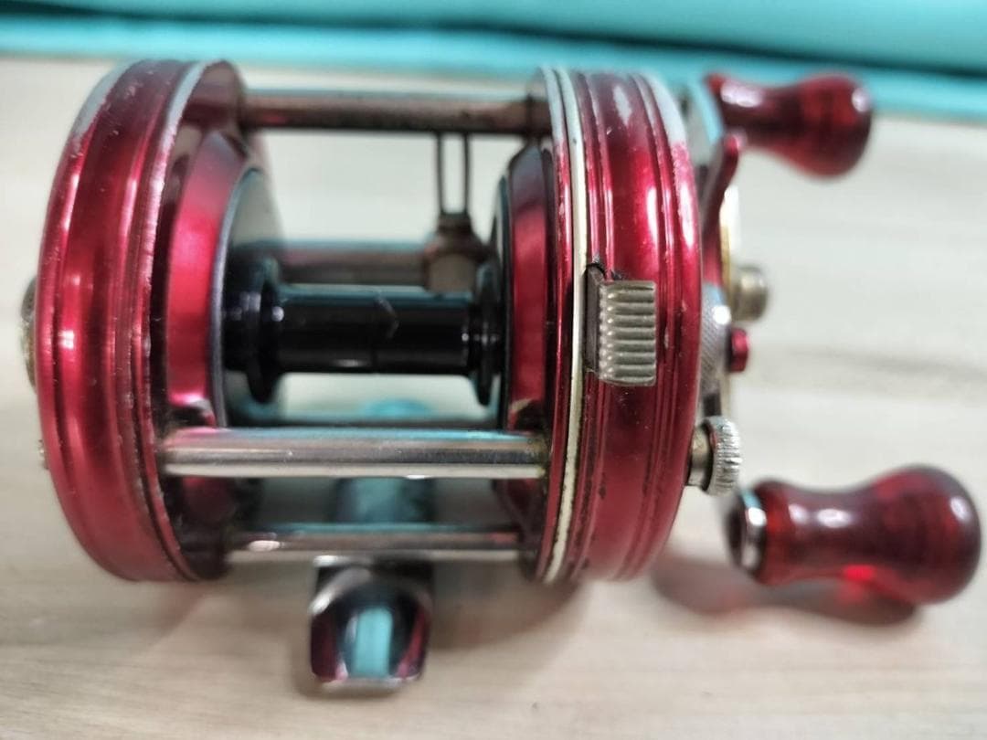 アブガルシア　アンバサダー5000　ビンテージ　リール abu 　レッド
