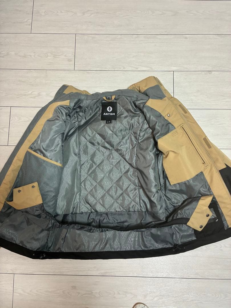 【極美品！】ANTISM スノーボードウェア 上下セット