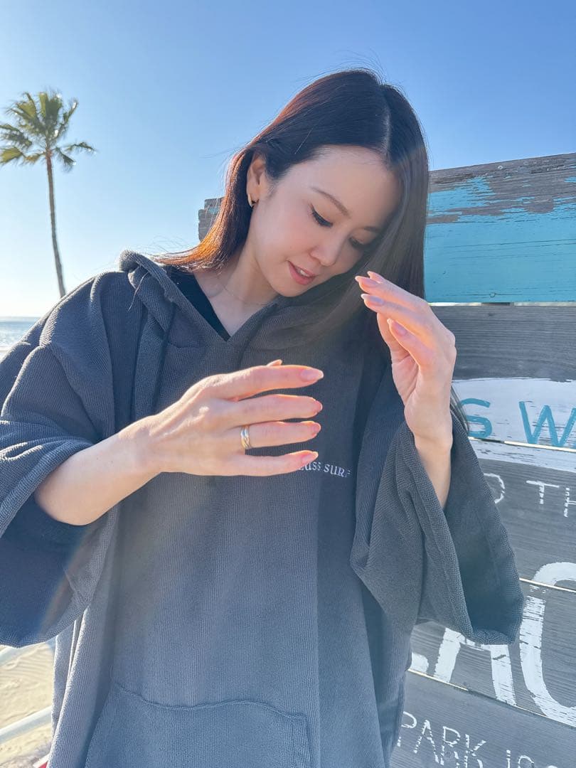 ロゴが目立つ　LUSSO SURF お着替えポンチョ　グレー⭐︎送料込み