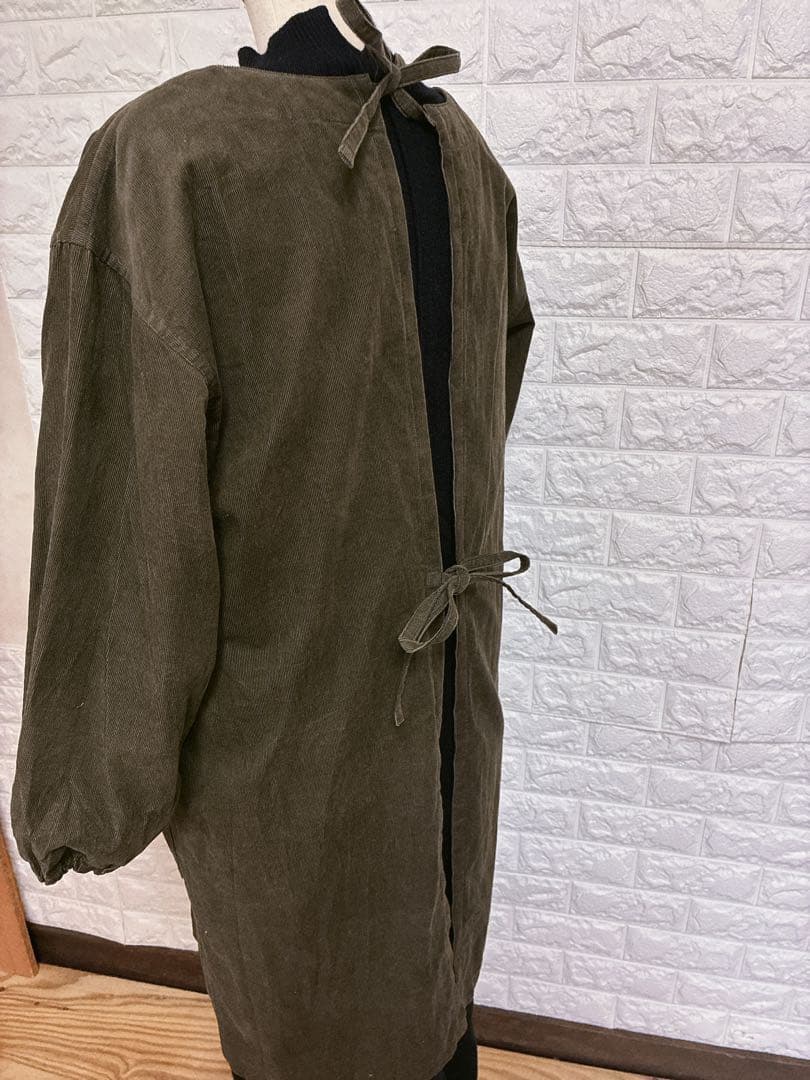 新品　即日発送❣️寒い日のコールテンオリーブグリーン 割烹着 長袖 ポケット付き