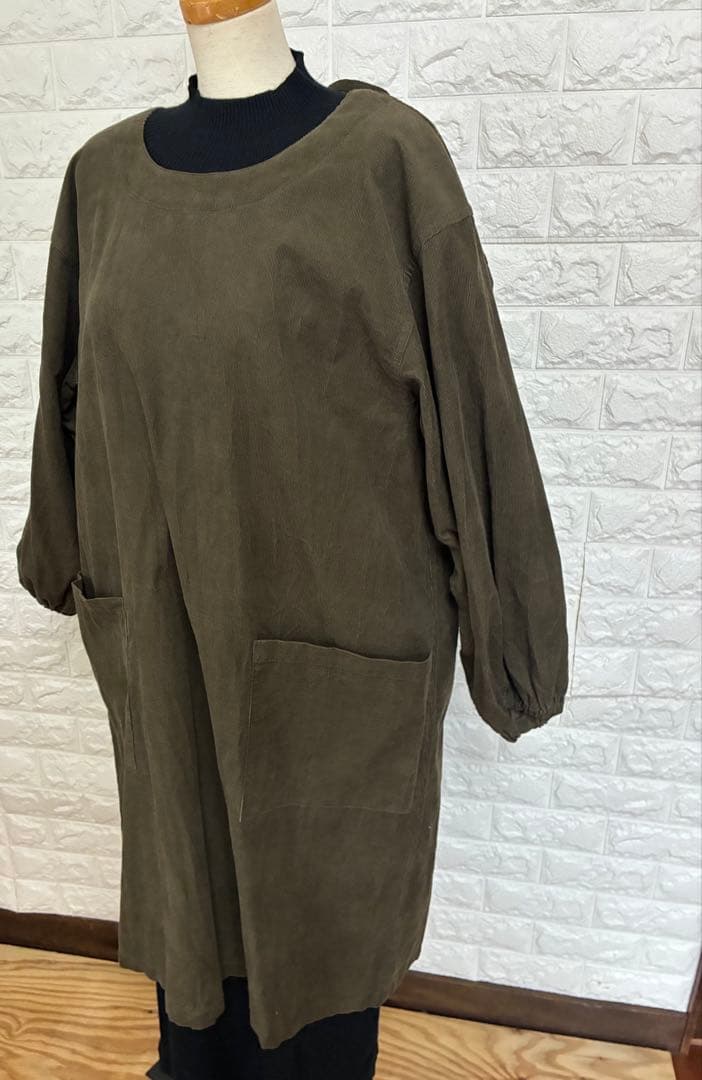 新品　即日発送❣️寒い日のコールテンオリーブグリーン 割烹着 長袖 ポケット付き