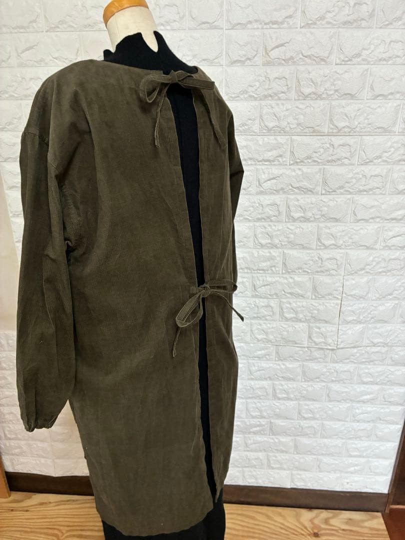 新品　即日発送❣️寒い日のコールテンオリーブグリーン 割烹着 長袖 ポケット付き