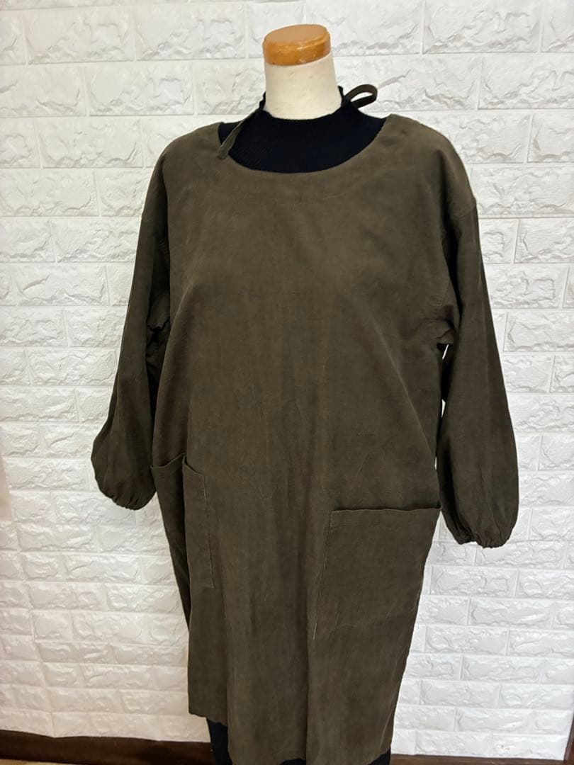 新品　即日発送❣️寒い日のコールテンオリーブグリーン 割烹着 長袖 ポケット付き