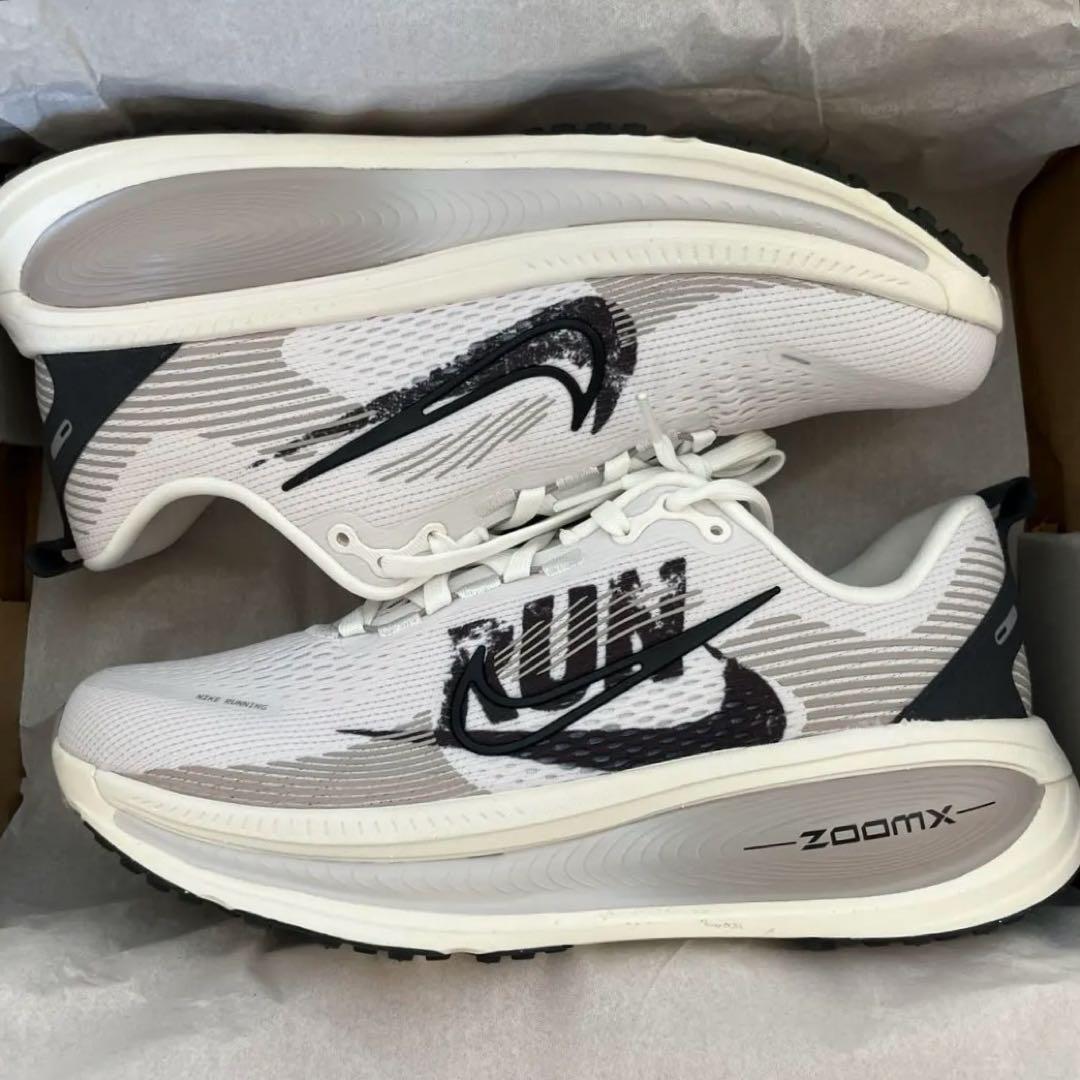 【限定品】ナイキ ボメロ18 RUN 26cm