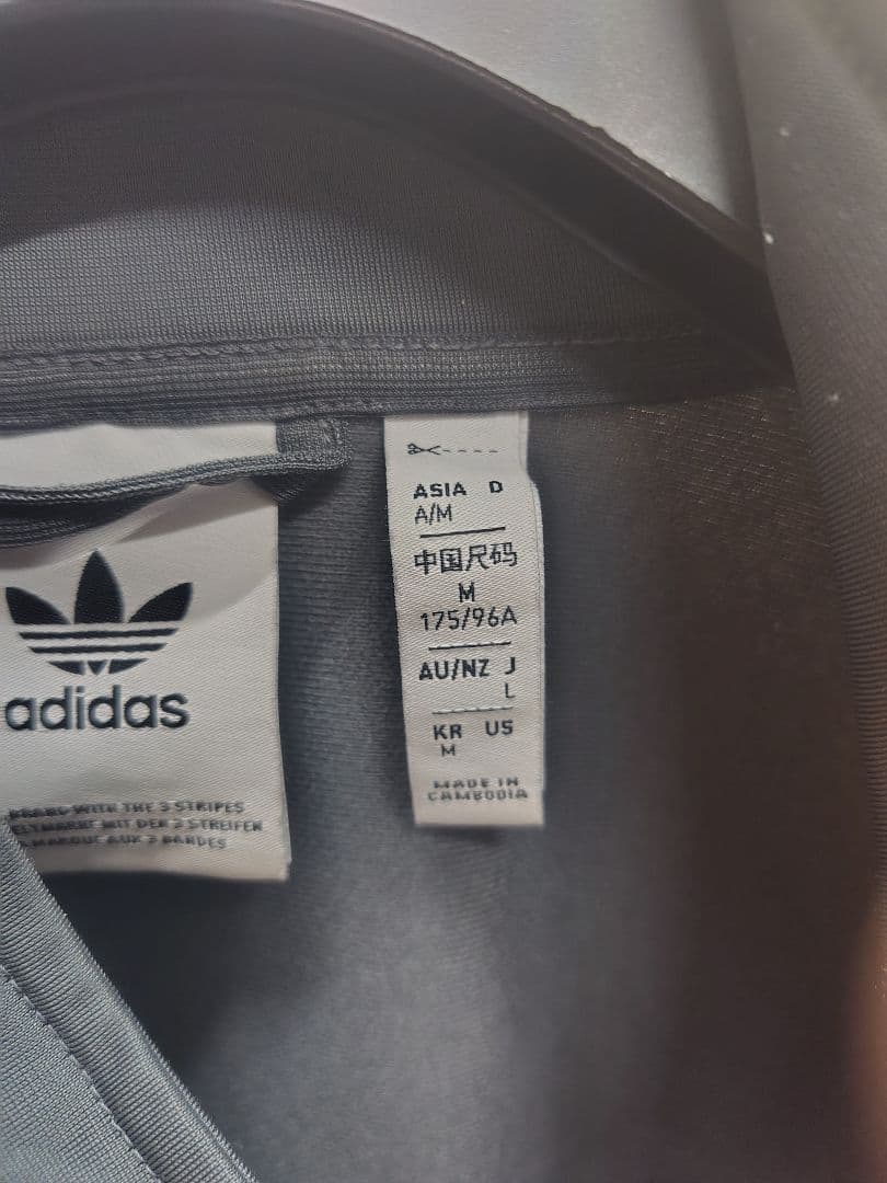 adidas ジェンダーニュートラル トラックトップ　L