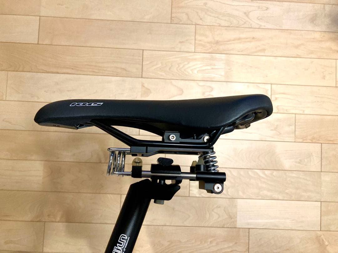 Air Seat サドルサスペンション 100kg ブラック