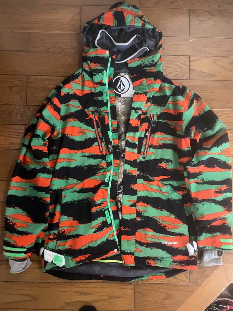 VOLCOM ボルコム　スノーボード　ウェア　アウター
