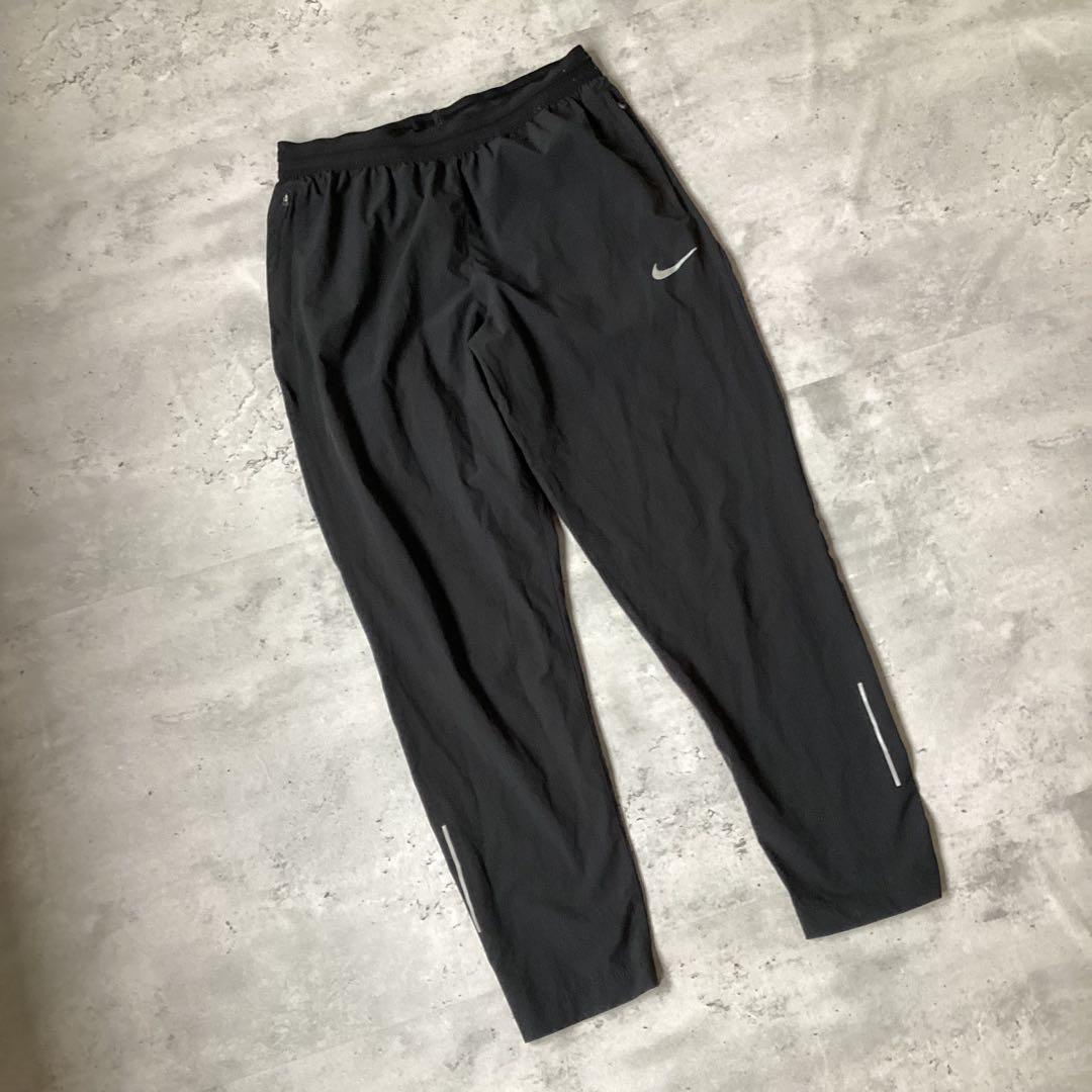 NIKE ナイキ　ジャージパンツ　ナイロンパンツ　ブラック　黒