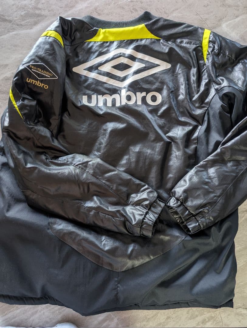 青のパーカー + 上下 umbro ピステ ウィンドブレーカー 3点セット