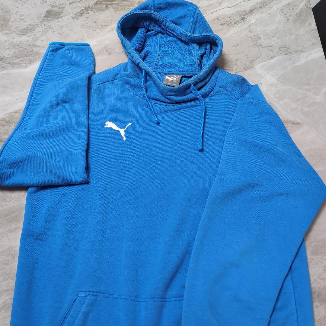 青のパーカー + 上下 umbro ピステ ウィンドブレーカー 3点セット
