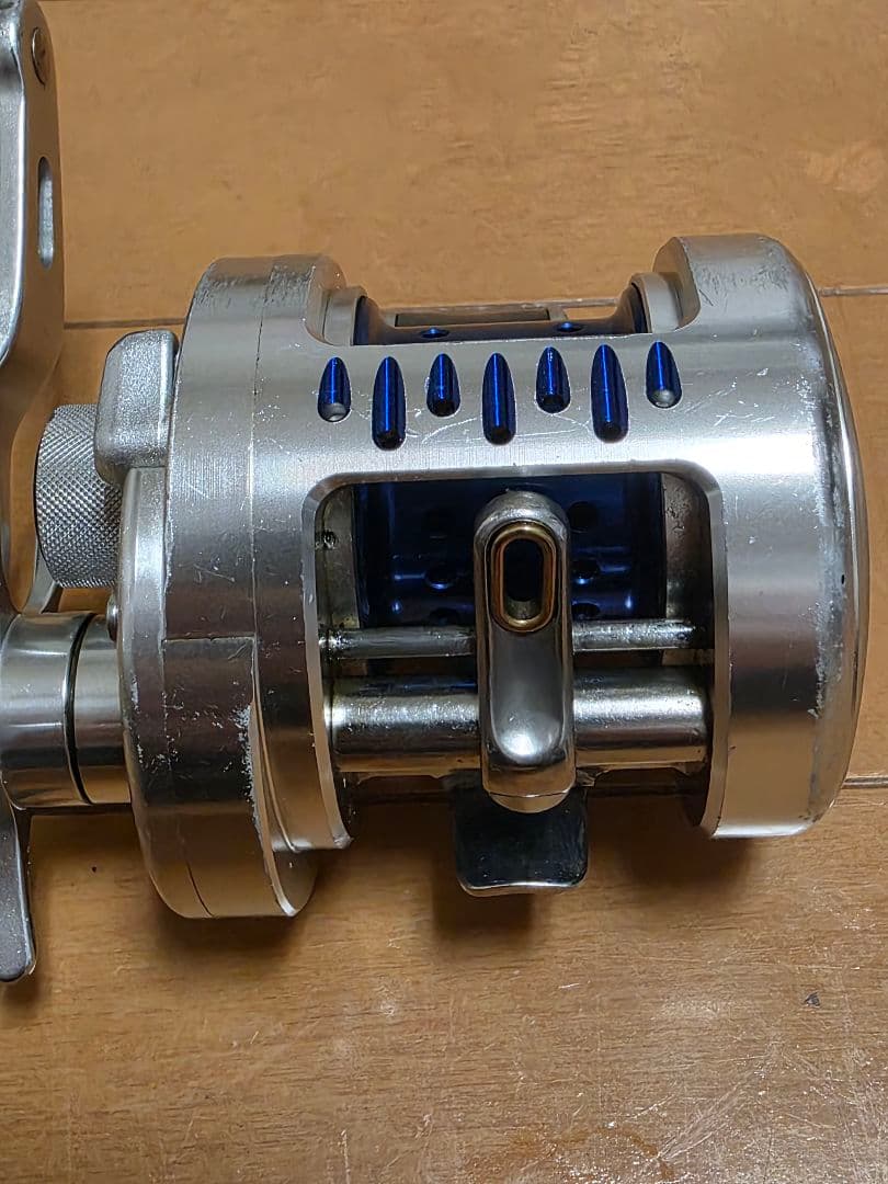 シマノ　カルカッタコンクエスト 300 タイプJ　オシア