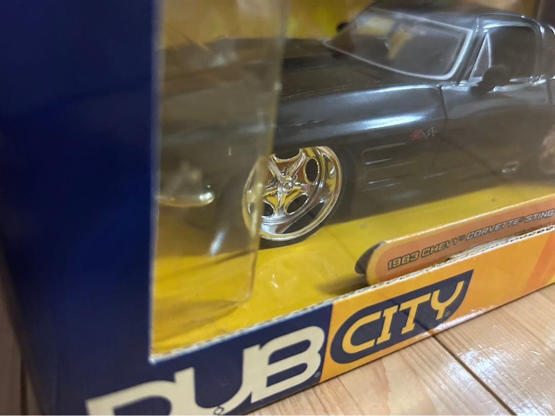 ミニカー 1983 CHEVY CORVETTE STING RAY 1/24